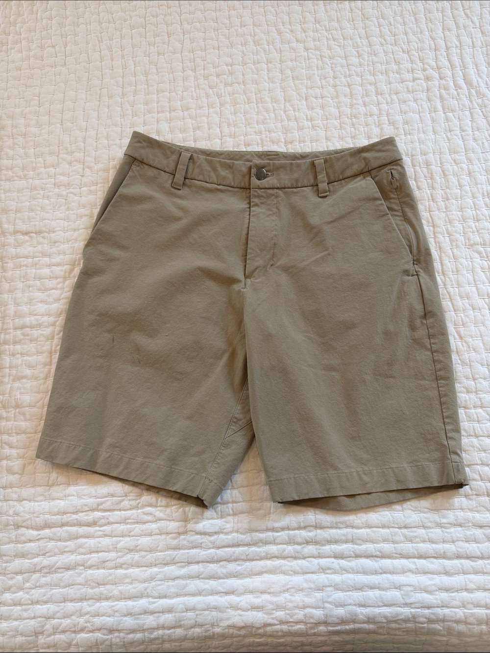 Lululemon Commission Short Classic Fit EUC  9” (cotton blend) — Khaki